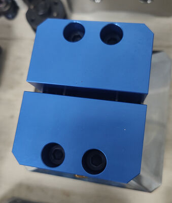 18KN 잠금 힘과 0.005mm 반복 정확성 CNC 가공을위한 경화 된 강철 축 고정 장치