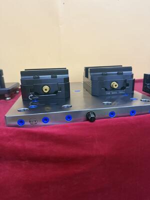다축 조정 가능한 경화 된 강철 CNC 작업 조각을 고정하는 고정 장치