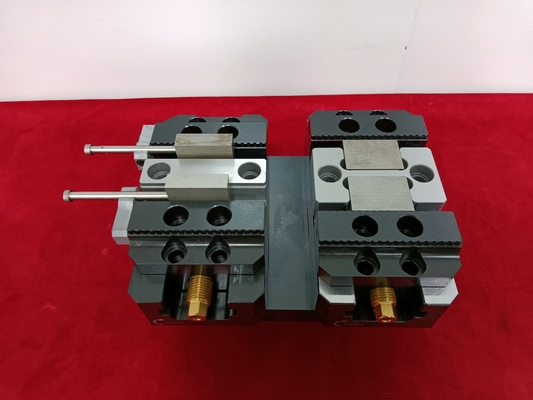 CNC 수평 밀링 머신 바이스 0.02mm 4 축 수동 교환