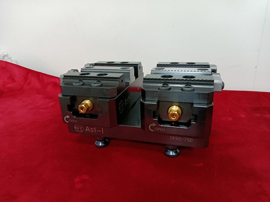 CNC 수평 밀링 머신 바이스 0.02mm 4 축 수동 교환