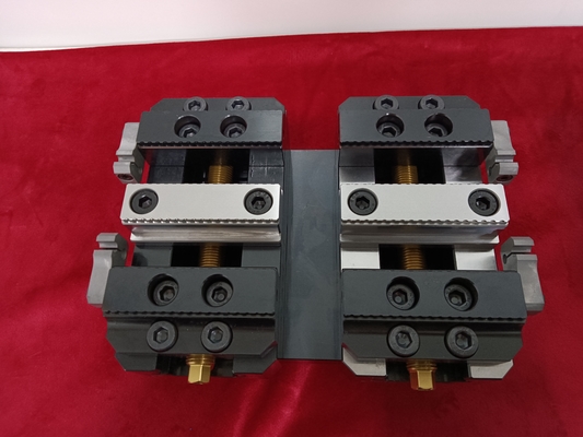 CNC 수평 밀링 머신 바이스 0.02mm 4 축 수동 교환