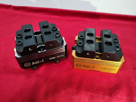 3개의 축선 4개의 축선 Cnc 축융기를 위한 까만 압축 공기를 넣은 CNC 수직 바이스 설명서